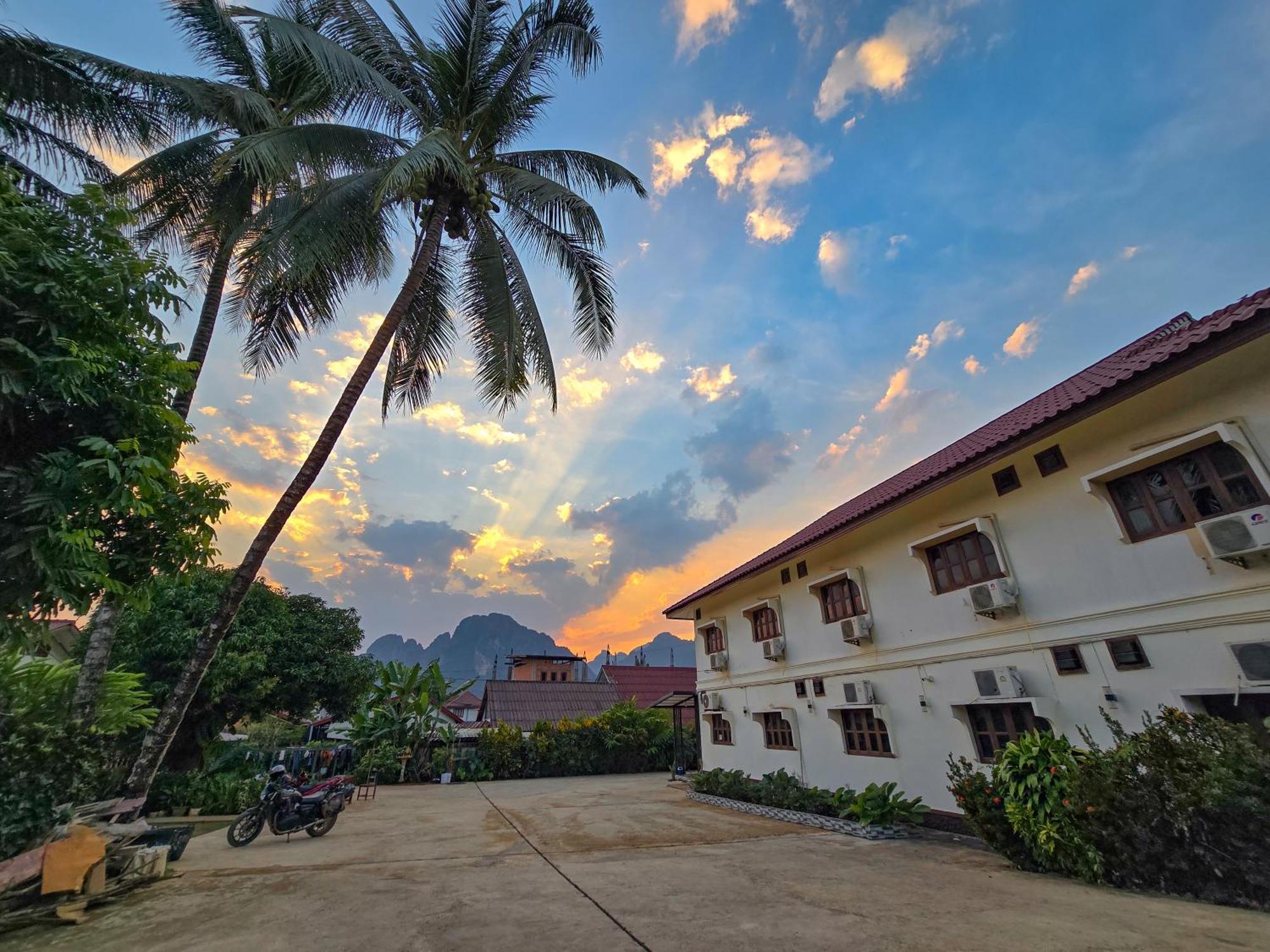 Saphaothong Guesthouse Vang Vieng Ngoại thất bức ảnh