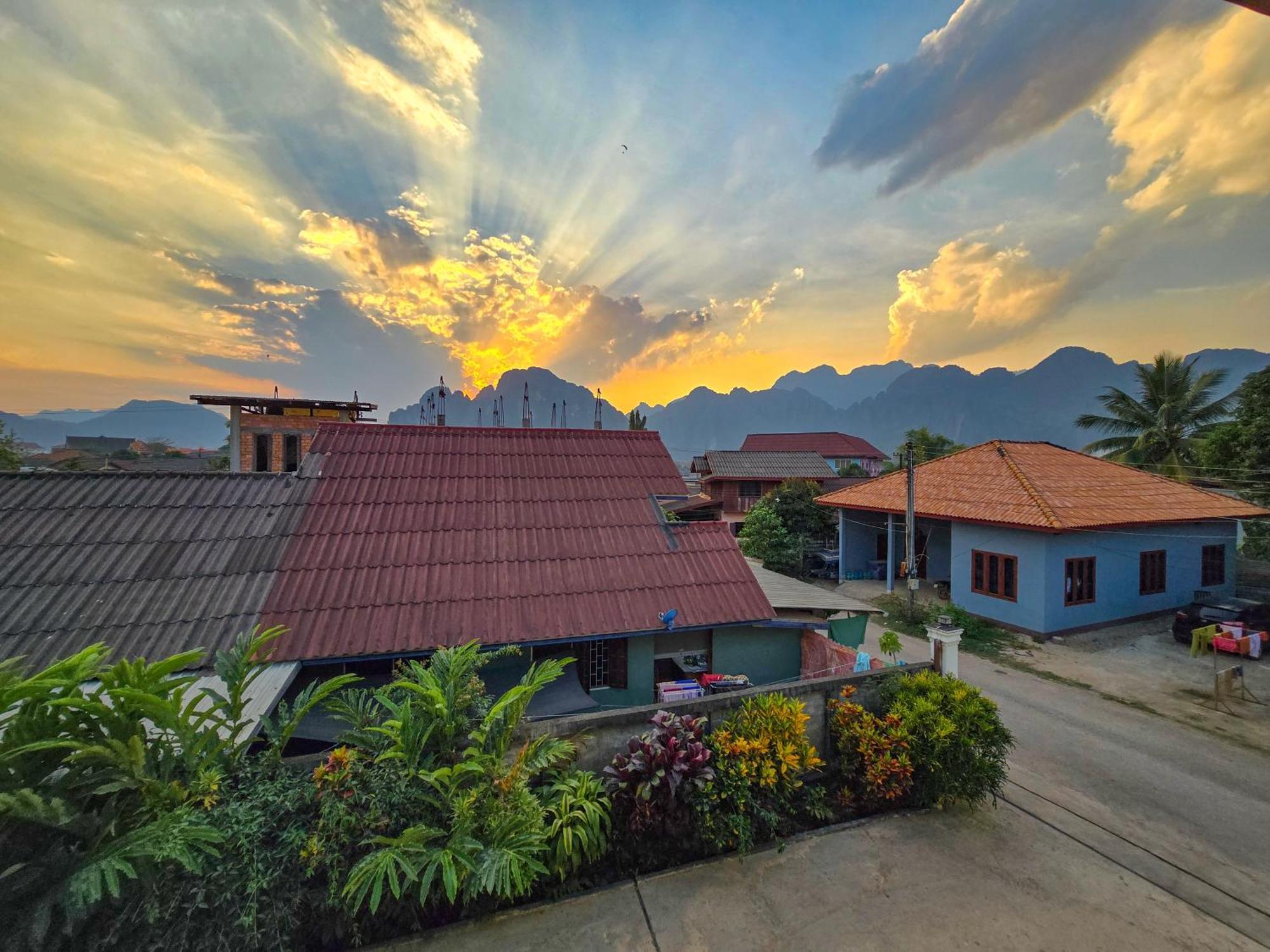 Saphaothong Guesthouse Vang Vieng Ngoại thất bức ảnh